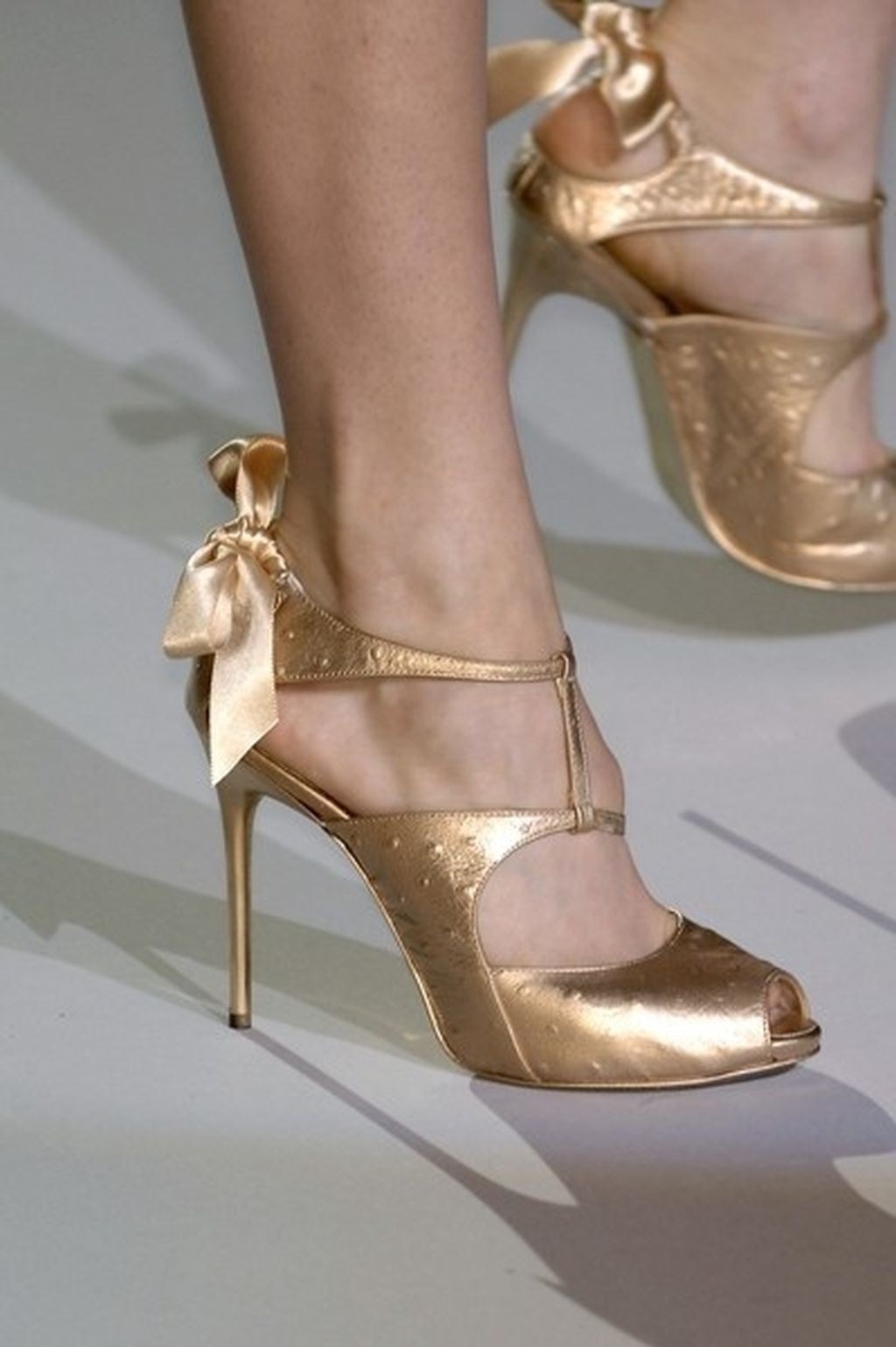 50 Beautiful Golden High Heels That Glisten In Passion â BrassLook