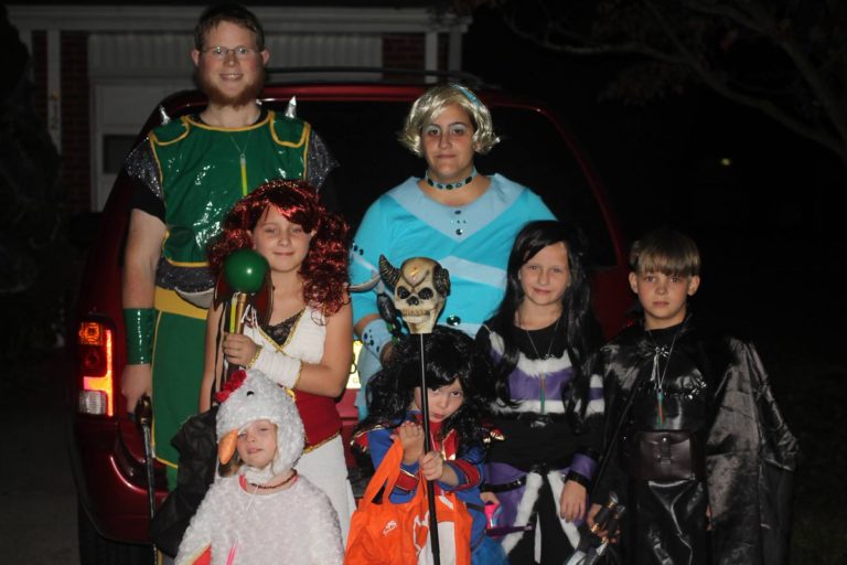 70+ Stunning Family Halloween Costumes Which You Can Try