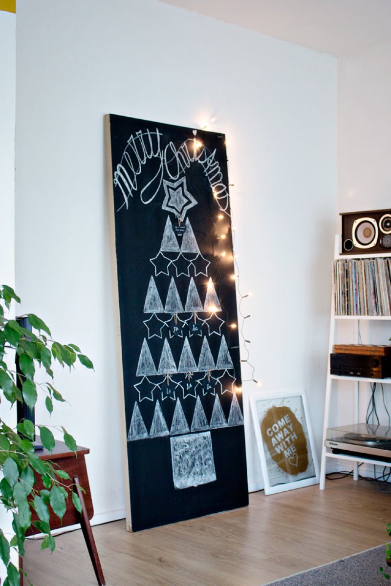 DIY minimal chalkboard tree.